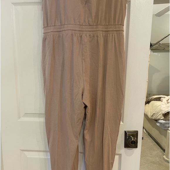 Le Lis Tan Drawstring Waist Jumpsuit NWT - Picture 11 of 11